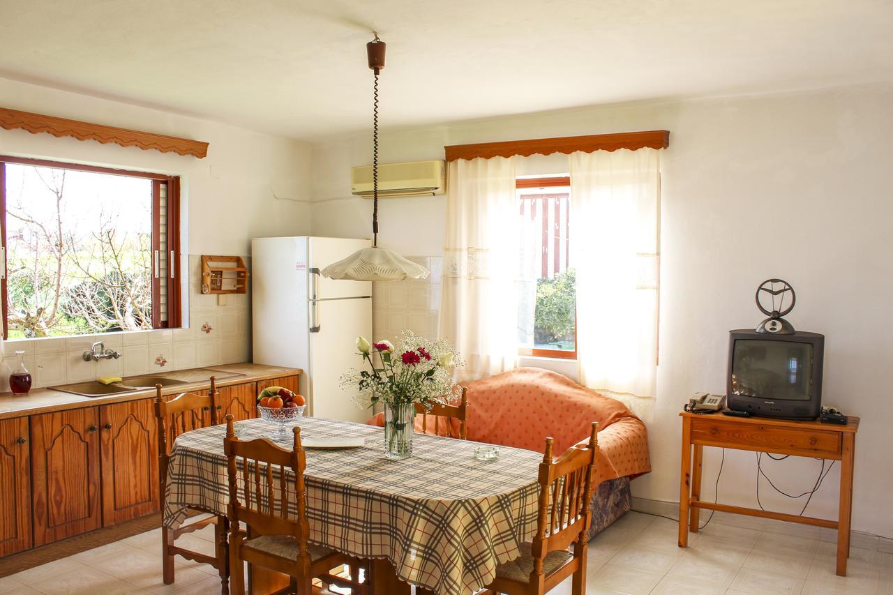 Pelagion II Sea Coral - Beachfront Holiday Home Kypseli Extérieur photo