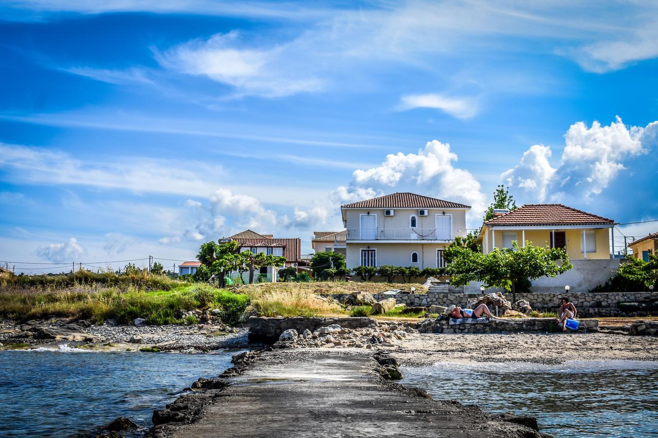 Pelagion II Sea Coral - Beachfront Holiday Home Kypseli Extérieur photo